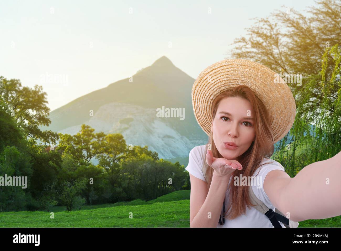 Straw hat structure hi-res stock photography and images - Alamy