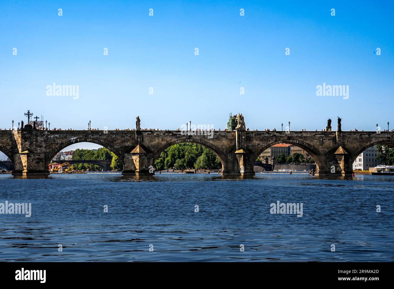 Medieval stone arch bridge hi-res stock photography and images - Alamy