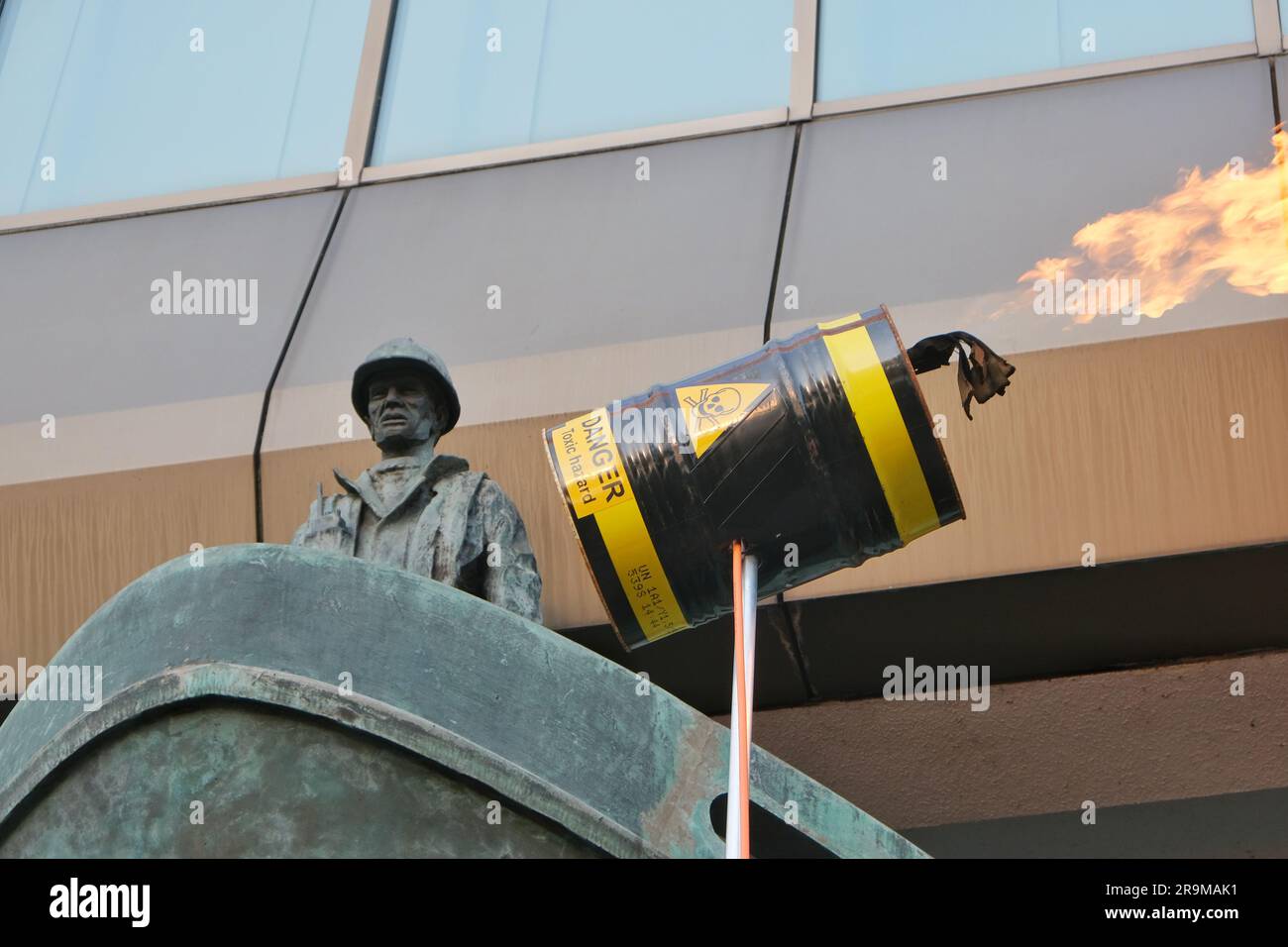Reducing carbon in shipping hi-res stock photography and images - Alamy