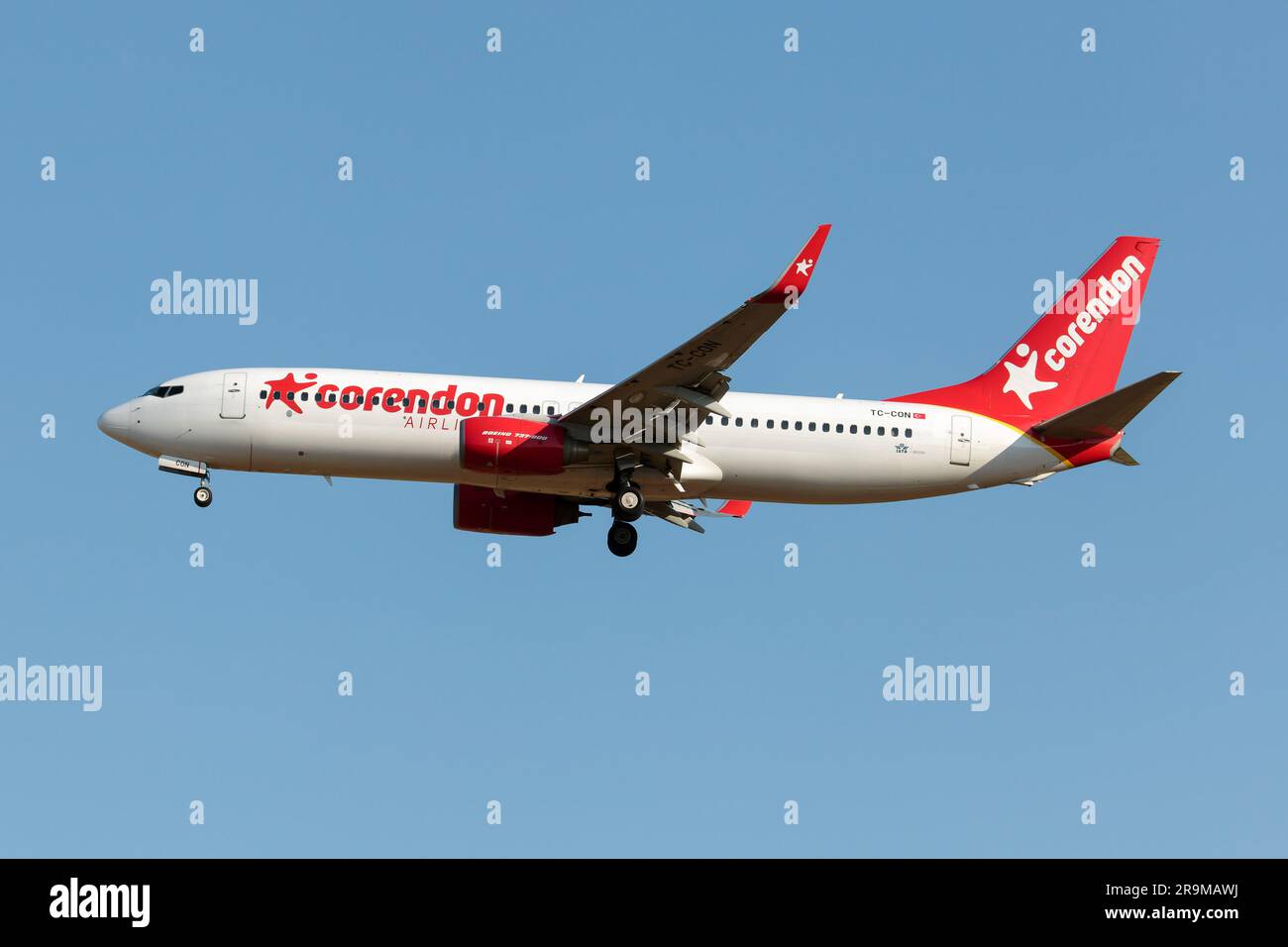 a-corendon-airlines-boeing-737-800-landing-at-frankfurt-airport