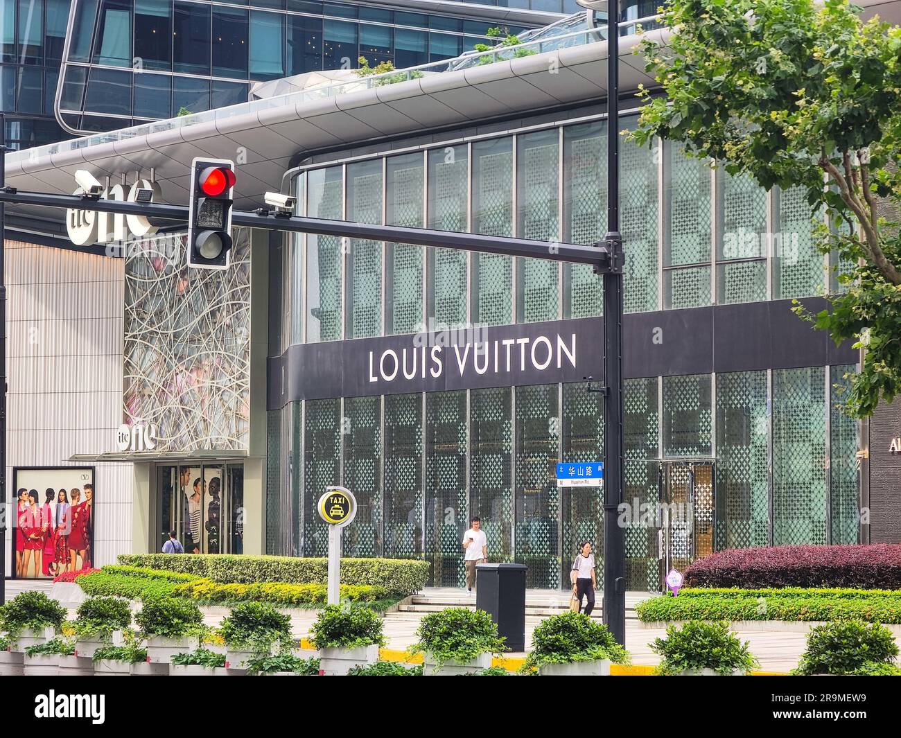 SHANGHAI, CHINA - DECEMBER 18, 2021 - A Louis Vuitton Christmas tree is  seen at the Xujiahui Shopping District shopping mall in Shanghai, China, on  De Stock Photo - Alamy