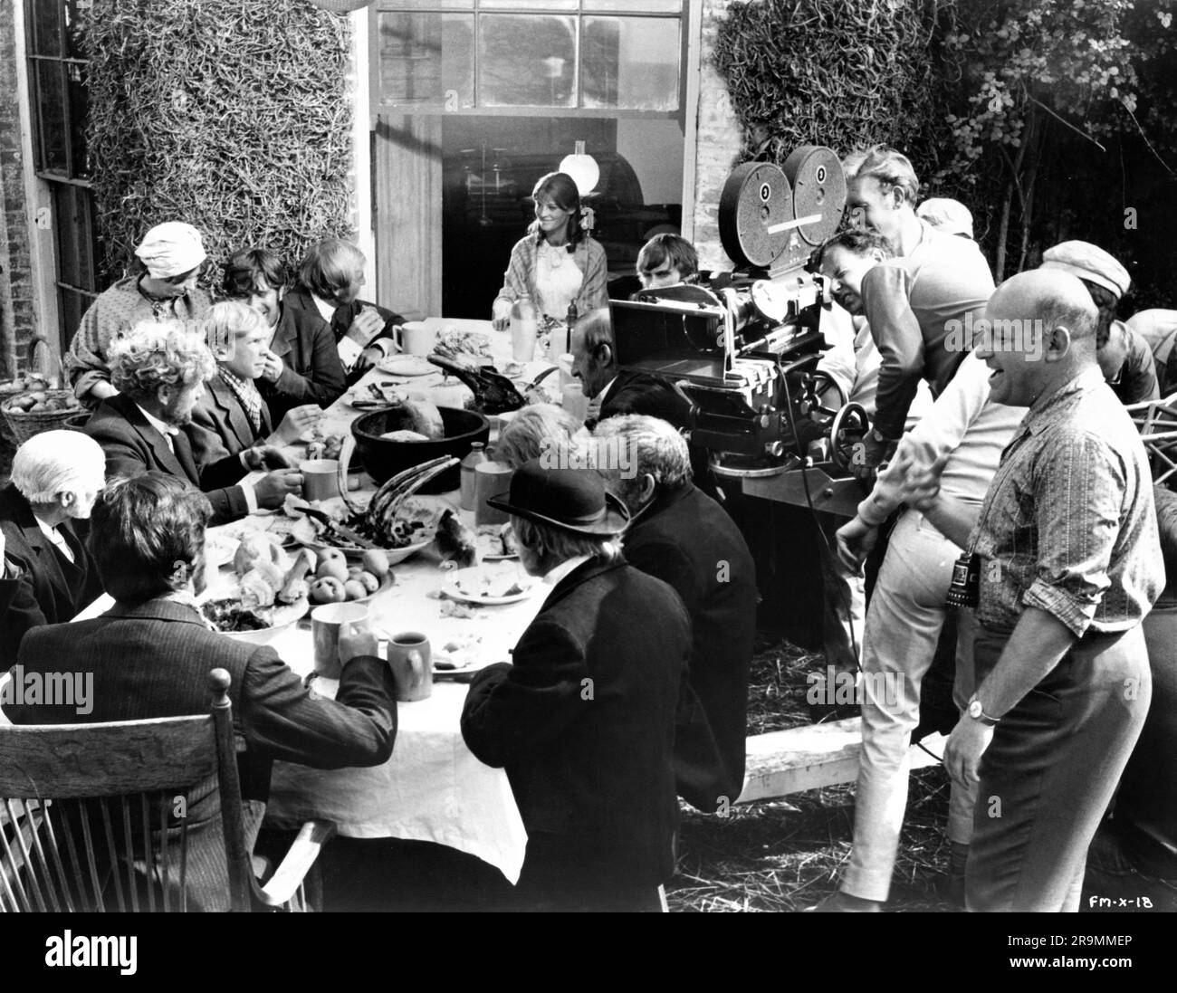 ALAN BATES (back to camera) JULIE CHRISTIE Director JOHN SCHLESINGER and Movie / Film Crew on set location candid during filming of FAR FROM THE MADDING CROWD 1967 director JOHN SCHLESINGER novel Thomas Hardy screenplay Frederic Raphael cinematographer Nicolas Roeg Vic Films Productions / Metro Goldwyn Mayer Stock Photo