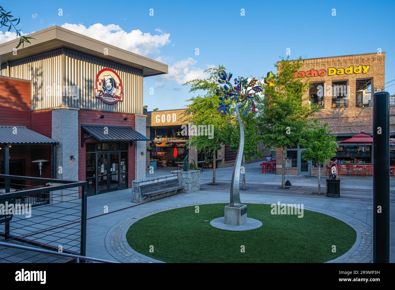 Restaurants at Parson's Alley in downtown Duluth, Georgia, across from the Town Green and fountain. (USA) Stock Photo