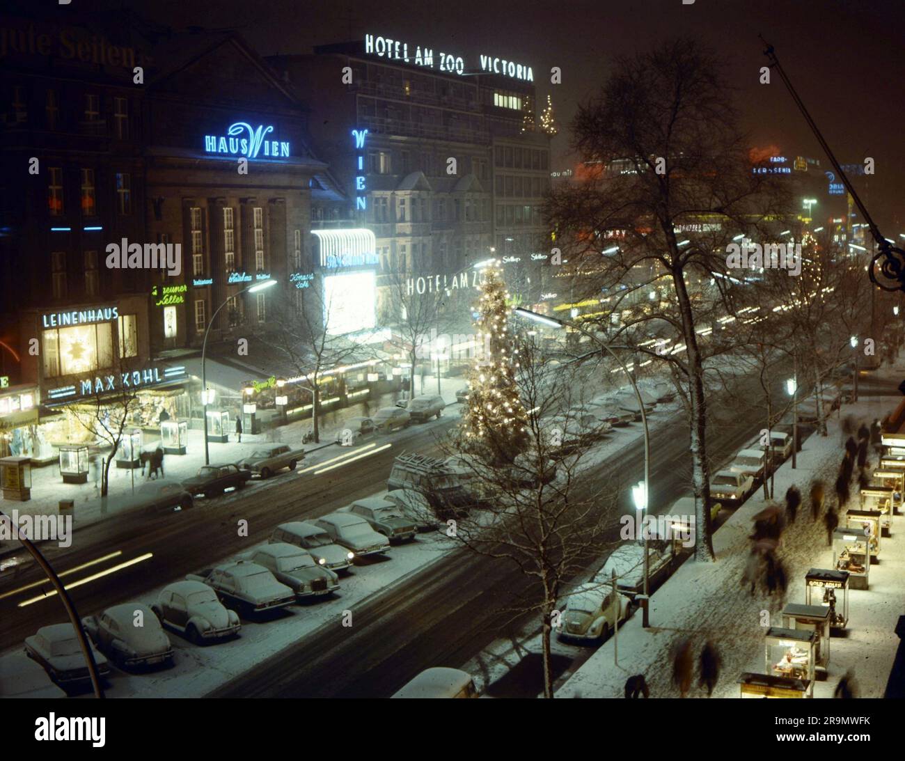 geography / travel, Germany, Berlin, streets, Kurfuerstendamm in winter, 1970s, ADDITIONAL-RIGHTS-CLEARANCE-INFO-NOT-AVAILABLE Stock Photo