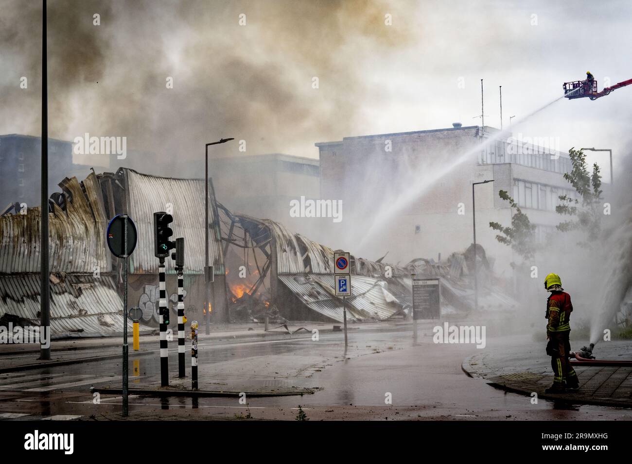 ROTTERDAM The fire brigade extinguishes a large fire in a shed on