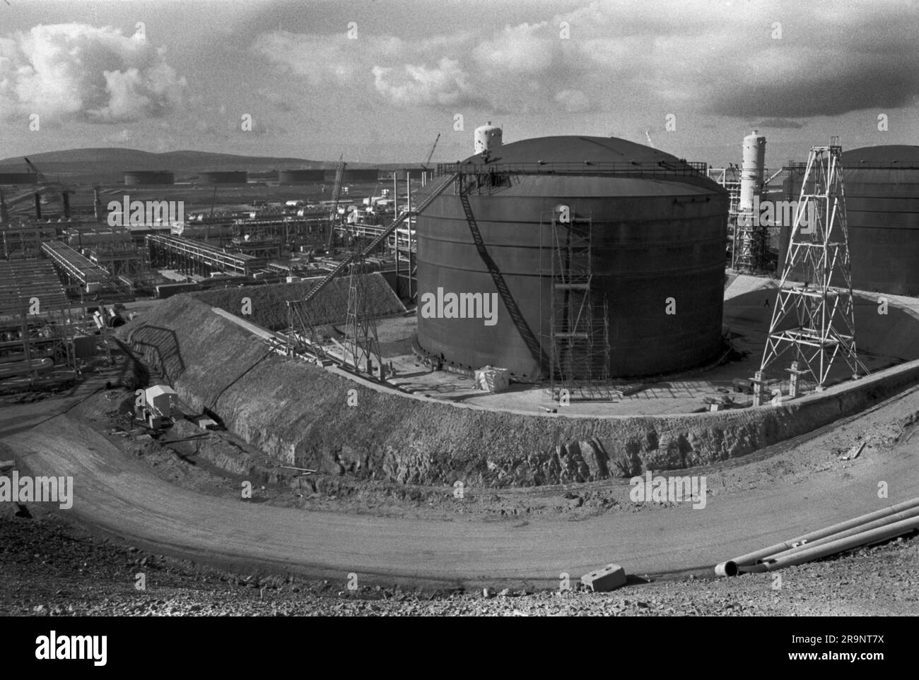 North Sea oil at Sullom Voe Terminal under construction. Oil storage tanks for British Petroleum (BP). Sullom Voe, Shetlands Mainland, Shetland Islands, Scotland, circa 1979. 1970s HOMER SYKES Stock Photo