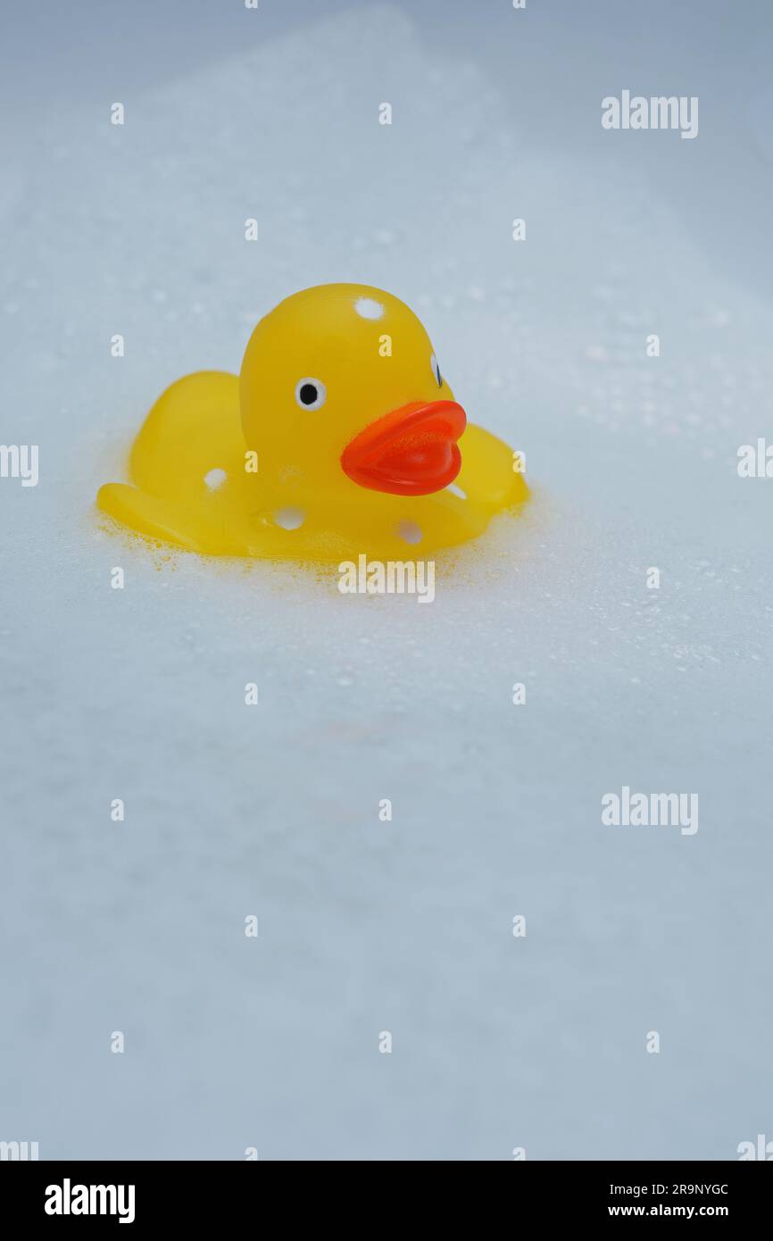 Seamless pattern with bath accessories - shampoo, rubber duck