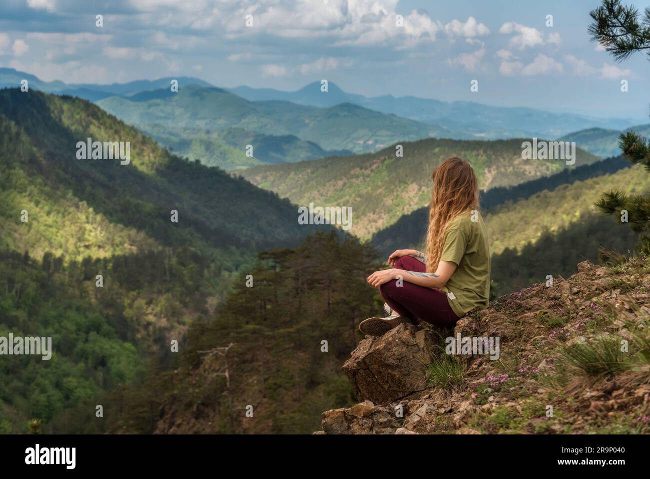Girl sitting on edge cliff hi-res stock photography and images - Alamy