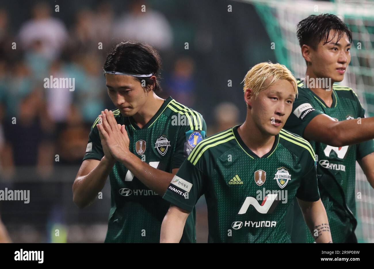 https://c8.alamy.com/comp/2R9P08W/28th-june-2023-living-on-a-prayer-jeonbuk-hyundai-motors-forward-cho-gue-sung-l-celebrates-after-scoring-a-goal-against-gwangju-fc-during-the-quarterfinal-match-of-the-fa-cup-tournament-at-jeonju-world-cup-stadium-in-jeonju-north-jeolla-province-southwestern-south-korea-on-june-28-2023-credit-yonhapnewcomalamy-live-news-2R9P08W.jpg
