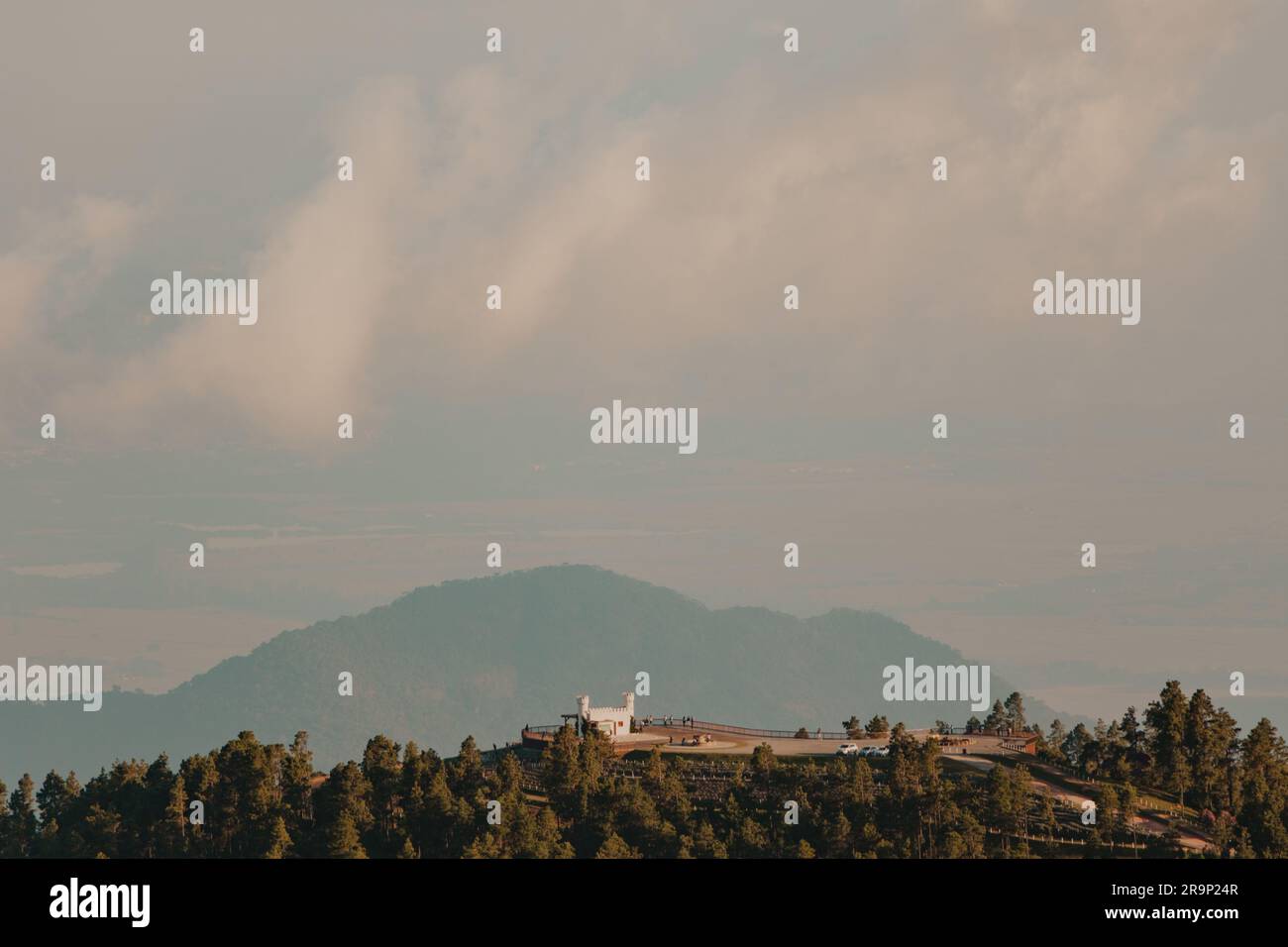 Minimal mountain sky landscape hi-res stock photography and images - Alamy