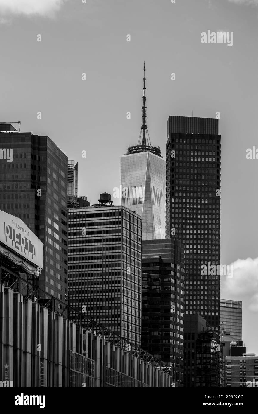 One World Trade Center in Black and White Stock Photo - Alamy