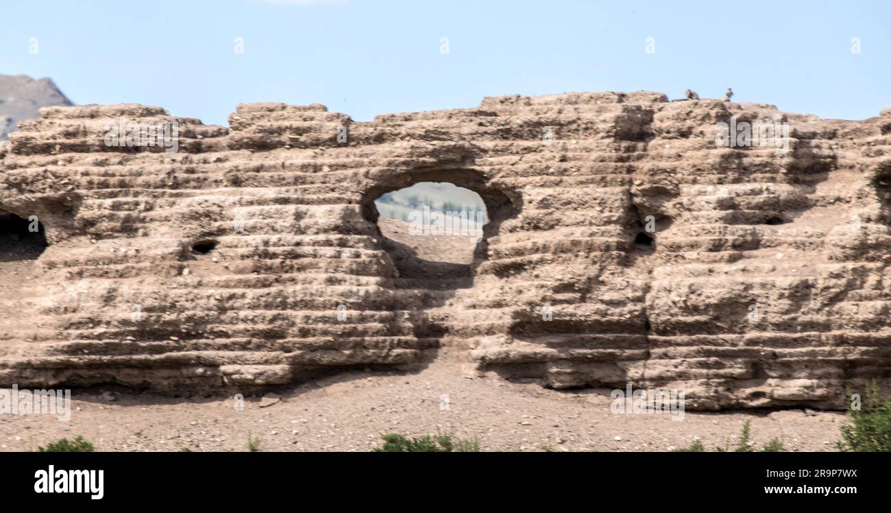 青花山水人物文皿 文化遺産オンライン