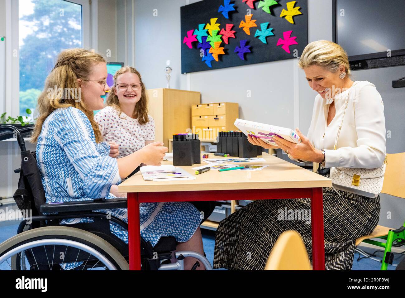 HEEZE - 28/06/2023, Queen Maxima during a working visit to educational expertise center De Berkenschutse. The center is connected to Stichting Kempenhaeghe in Heeze-Leende, a center of expertise for people with complex epilepsy, sleep disorders and neurological learning and developmental disorders. ANP POOL MISCHA SCHOEMAKER netherlands out - belgium out Stock Photo