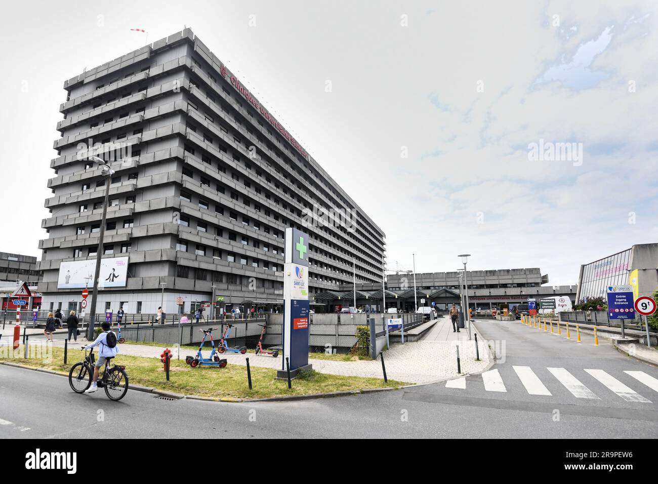 Brussels, Belgium. 28th June, 2023. Illustration picture shows the Saint-Luc hospital in Brussels, Wednesday 28 June 2023. 89-year-old King Albert II has been admitted to the hospital with dehydration symptoms. BELGA PHOTO FREDERIC SIERAKOWSKI Credit: Belga News Agency/Alamy Live News Stock Photo