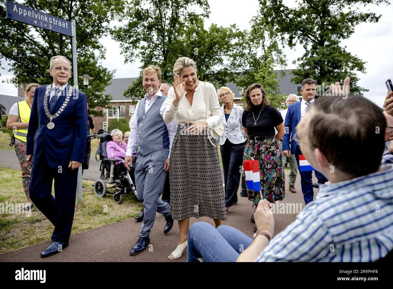 STERKSEL - Queen Maxima during a working visit to the inclusive residential area Kloostervelden. The district is connected to Stichting Kempenhaeghe in Heeze-Leende, a center of expertise for people with complex epilepsy, sleep disorders and neurological learning and developmental disorders. ANP ROBIN VAN LONKHUIJSEN netherlands out - belgium out Stock Photo