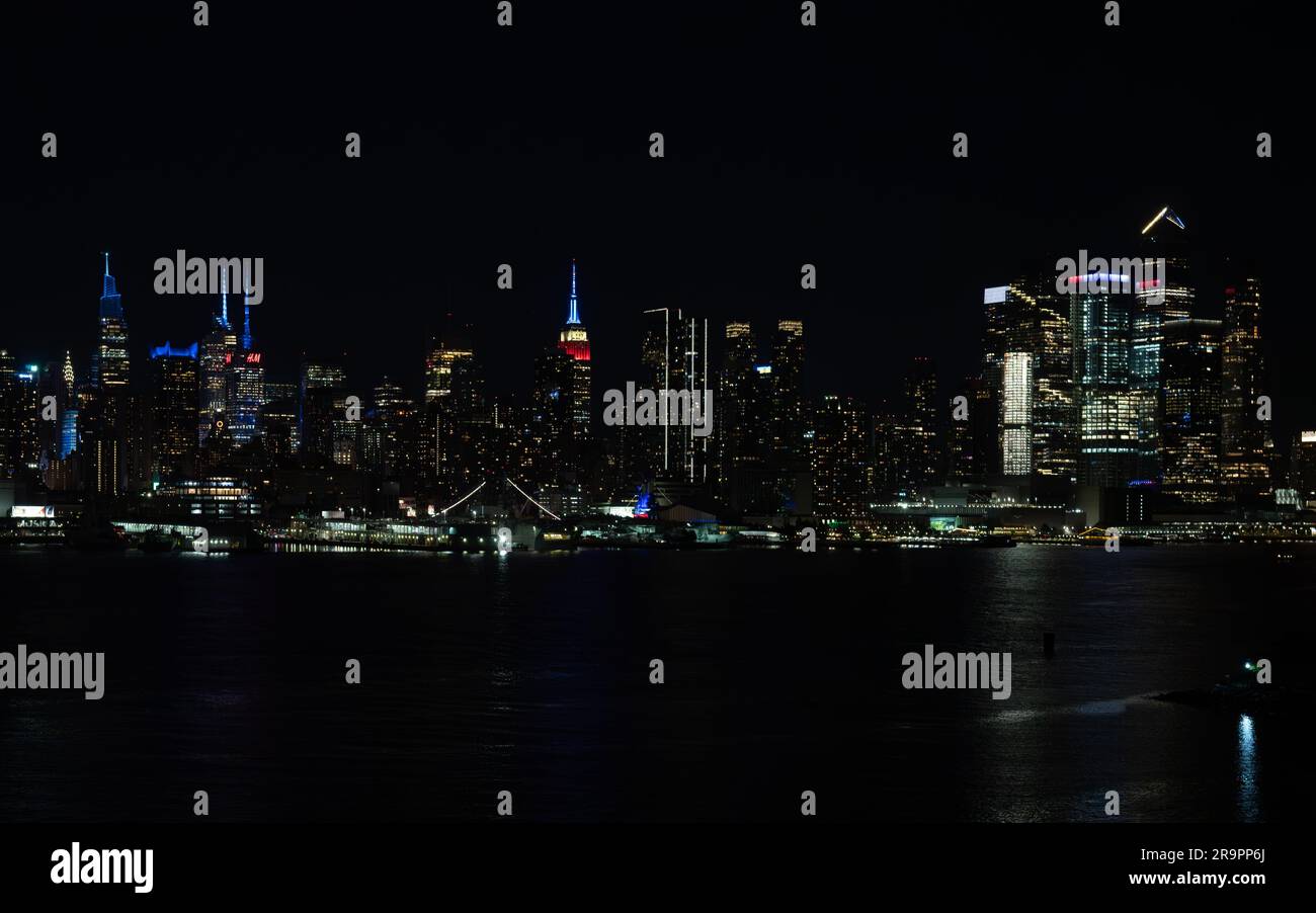 The night skyline of New York City, illuminated by vibrant lights Stock ...