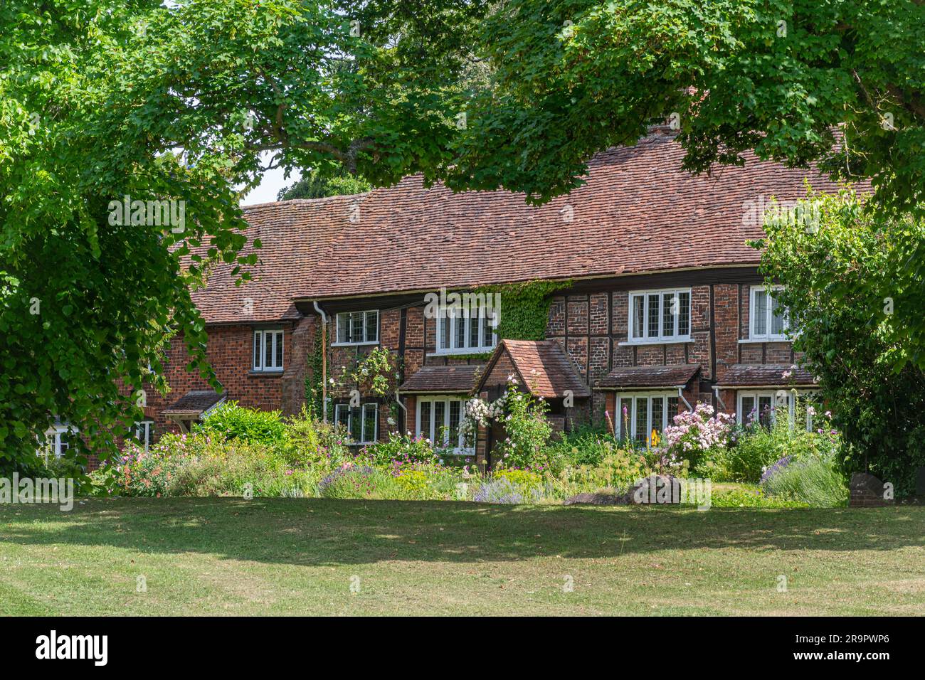 Ivinghoe village, view of pretty cottages in the Chilterns village in summer, Buckinghamshire, England, UK Stock Photo