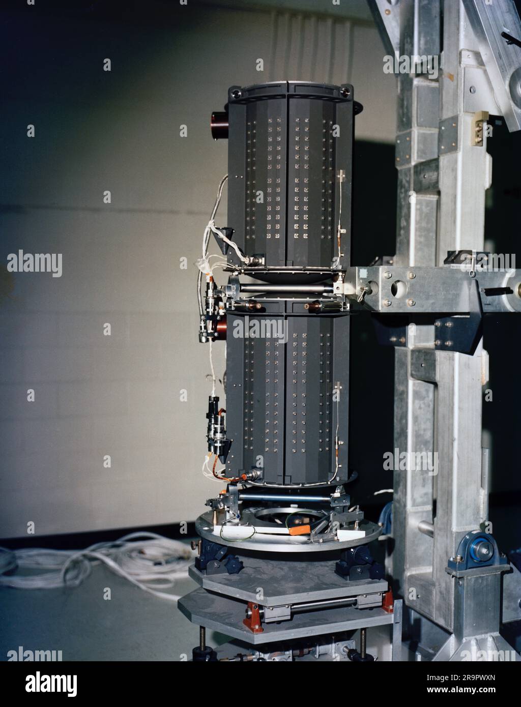 Voyager's RTG. Each of NASA's Voyager probes are equipped with three radioisotope thermoelectric generators (RTGs), including the one shown here at NASA's Kennedy Space Center in Florida. The RTGs provide power for the spacecraft by converting the heat generated by the decay of plutonium-238 into electricity. Launched in 1977, the Voyager mission is managed for NASA by the agency's Jet Propulsion Laboratory, a division of Caltech in Pasadena, California. https //photojournal.jpl.nasa.gov/catalog/PIA25782 Stock Photo