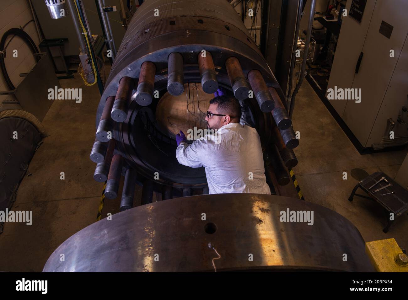 NASA's solar-powered Juno spacecraft underwent testing in the Glenn ...