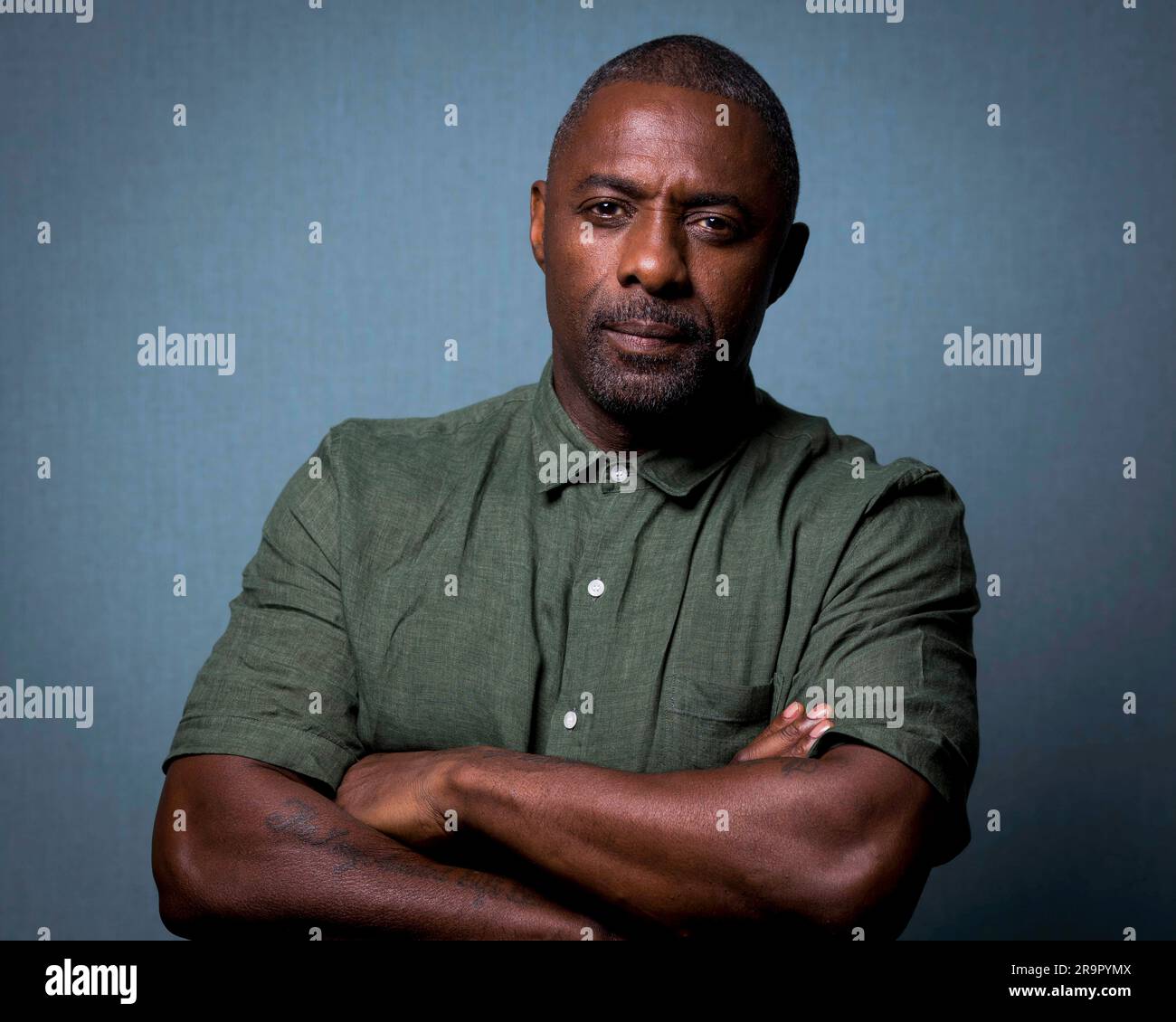 idris-elba-poses-for-portrait-photographs-to-promote-the-television