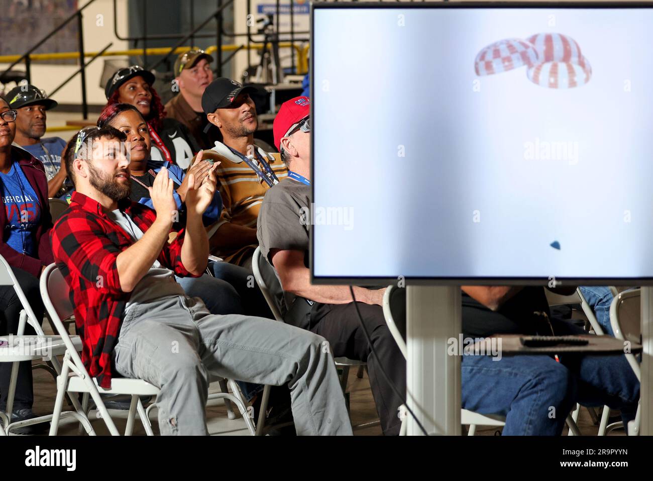Michoud Team Celebrates Orion Splashdown. Employees at NASA’s Michoud
