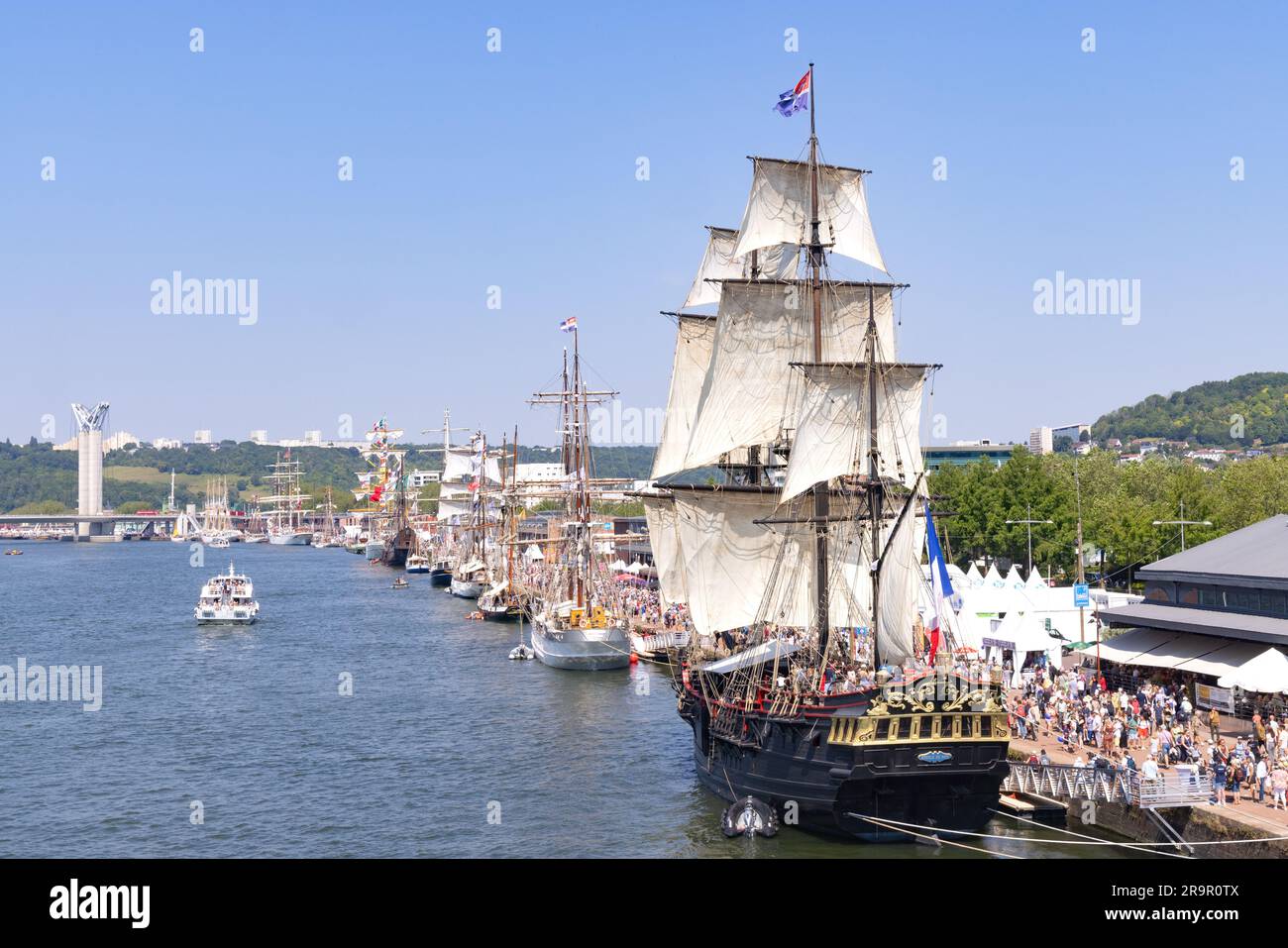 Armada Rouen 2023; Crowds and vintage ships at the 4yearly tall ships