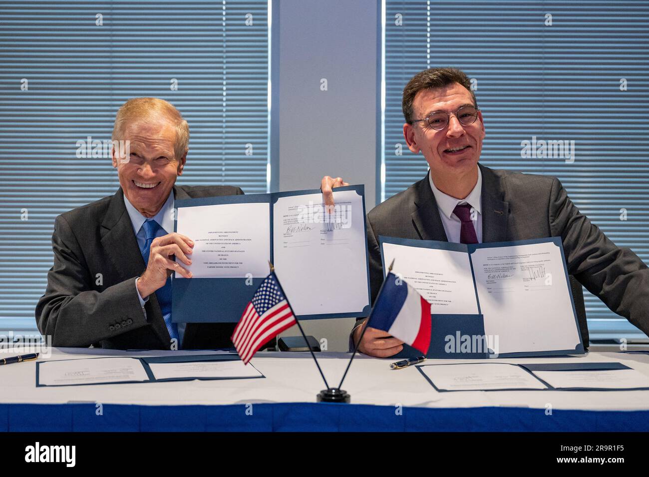 Vice President Harris and French President Macron meet at NASA HQ. NASA Administrator Bill Nelson and President of the Centre National d’Etudes Spatiales (CNES) Dr. Philippe Baptiste sign an agreement for the Farside Seismic Suite (FSS), Wednesday, Nov. 30, 2022 at the Mary W. Jackson NASA Headquarters building in Washington. The FSS will return the first lunar seismic data from the far side of the Moon. CNES is contributing one of the seismometers to this payload, which will be delivered via NASA’s Commercial Lunar Payloads Services (CLPS) initiative, based on heritage capabilities from the M Stock Photo