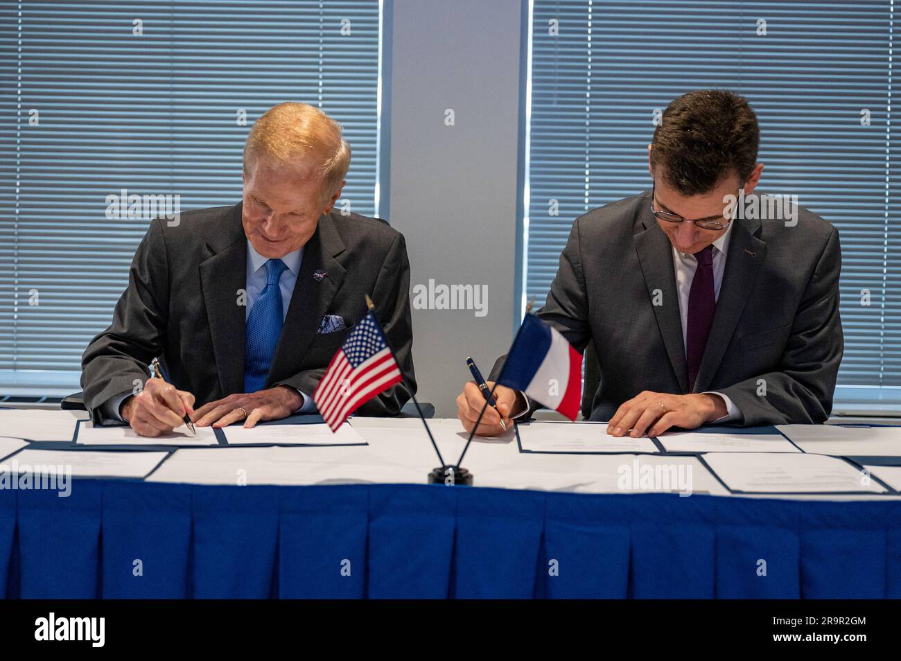 Vice President Harris and French President Macron meet at NASA HQ. NASA Administrator Bill Nelson and President of the Centre National d’Etudes Spatiales (CNES) Dr. Philippe Baptiste sign an agreement for the Farside Seismic Suite (FSS), Wednesday, Nov. 30, 2022 at the Mary W. Jackson NASA Headquarters building in Washington. The FSS will return the first lunar seismic data from the far side of the Moon. CNES is contributing one of the seismometers to this payload, which will be delivered via NASA’s Commercial Lunar Payloads Services (CLPS) initiative, based on heritage capabilities from the M Stock Photo