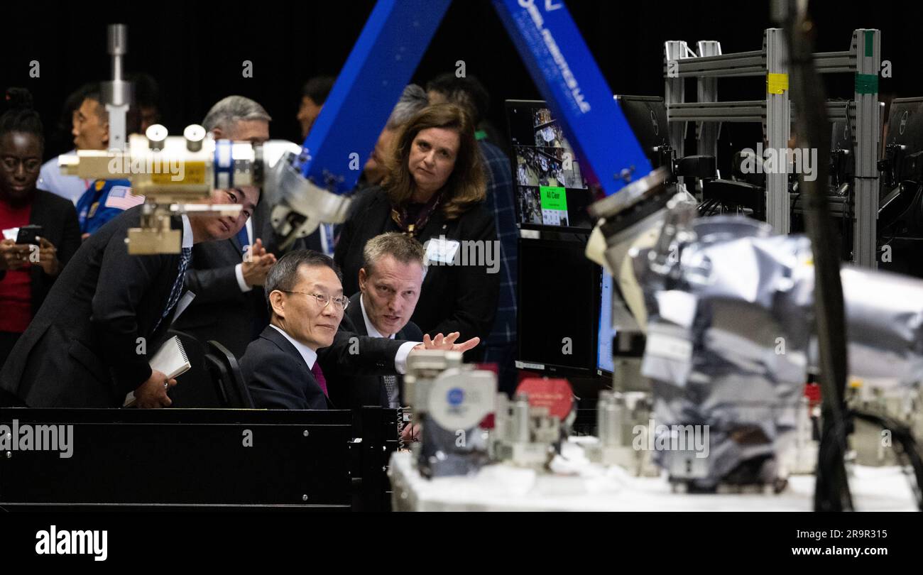 Vice President Harris and President Yoon at GSFC. Joe Easley, robotics demonstration and test engineer at NASA’s Goddard Space Flight Center, right, is seen with MSIT Minister Jong-Ho Lee as he discusses one of the robotic arms at the Robot Operations Center (ROC), Tuesday, April 25, 2023, during a tour of NASA’s Goddard Space Flight Center in Greenbelt, Md. Stock Photo