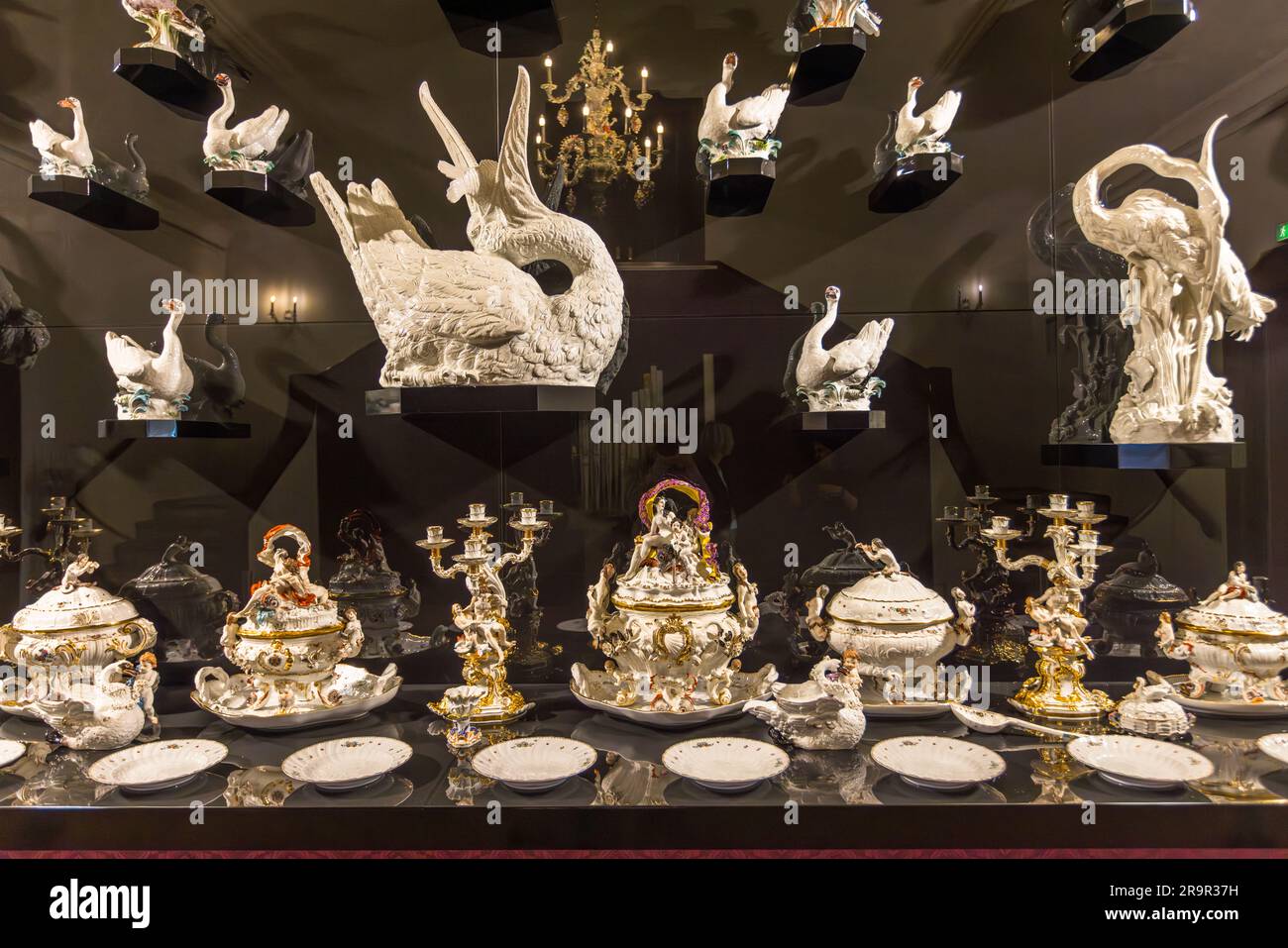 □１９７５年□ケンドラー肖像画□陶板画◇箱入り◇旧東ドイツ・Meissen◇ Meissen, germany museum hi-res stock photography and images