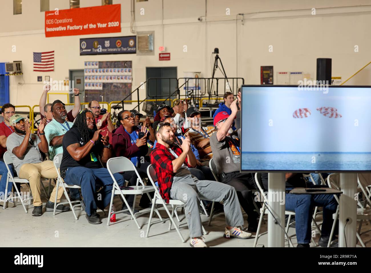 Michoud Team Celebrates Orion Splashdown. Employees at NASA’s Michoud