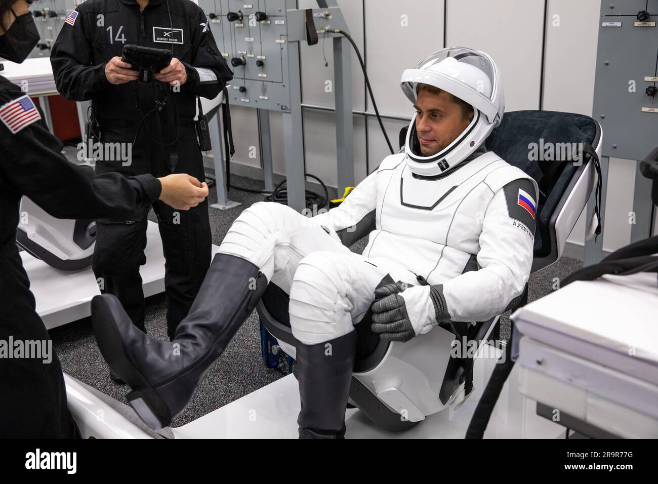 spacex dragon suit
