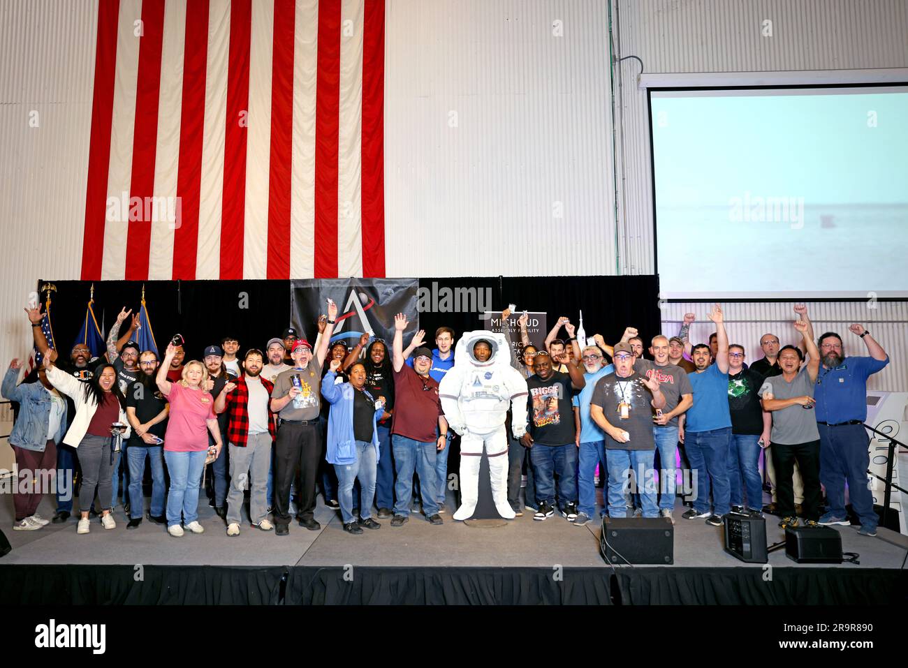 Michoud Team Celebrates Orion Splashdown. Employees at NASA’s Michoud