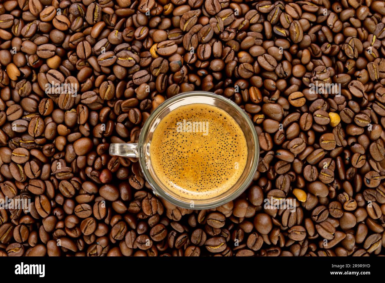 https://c8.alamy.com/comp/2R9R9YD/espresso-surrounded-with-coffee-beans-2R9R9YD.jpg