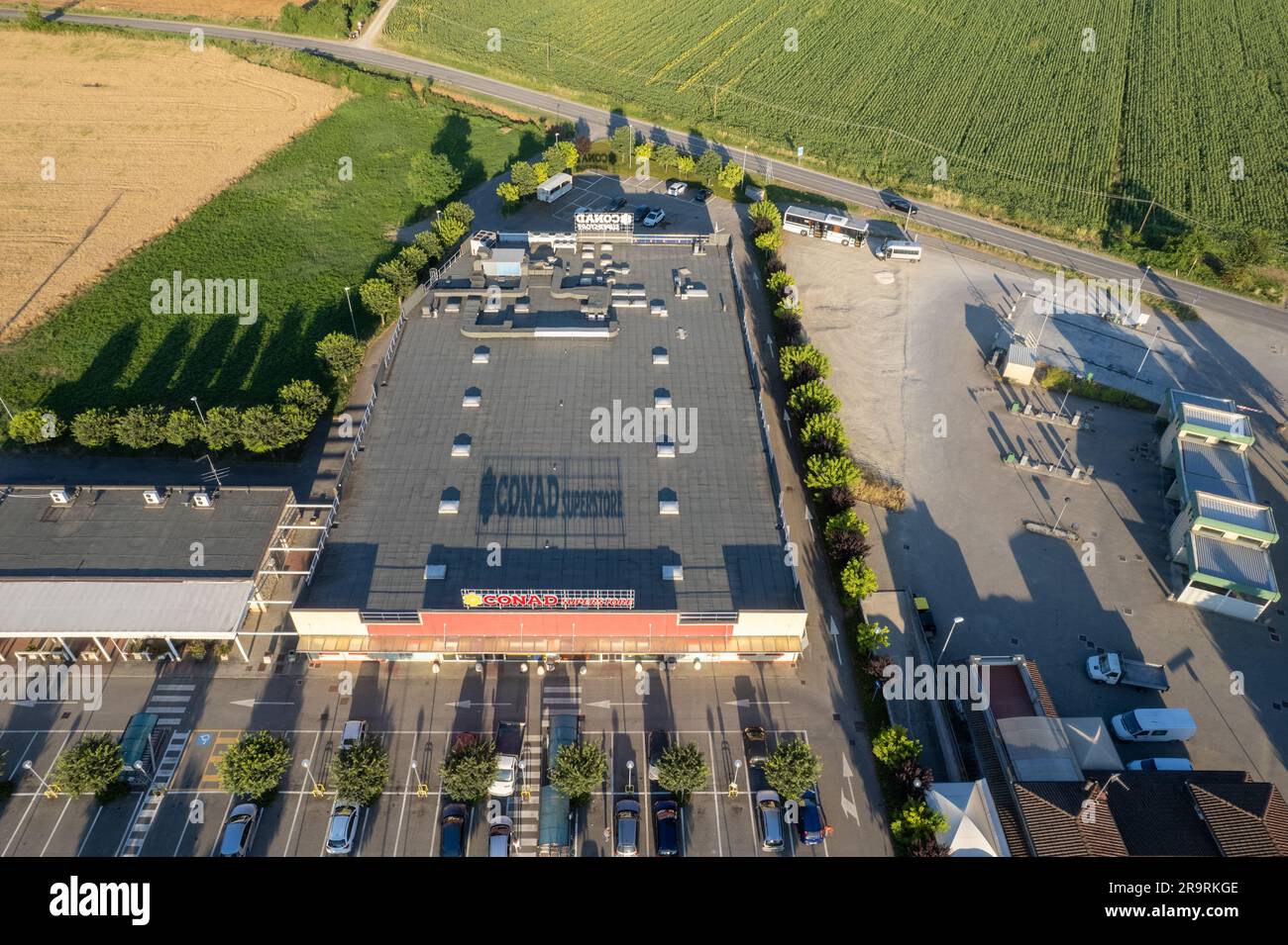 Car parking lot aerial organized hi-res stock photography and images - Alamy