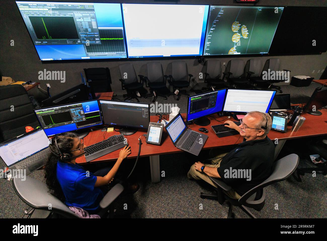 Pri Johnson and Jim Kania participate in MSOLO simulation training at ...