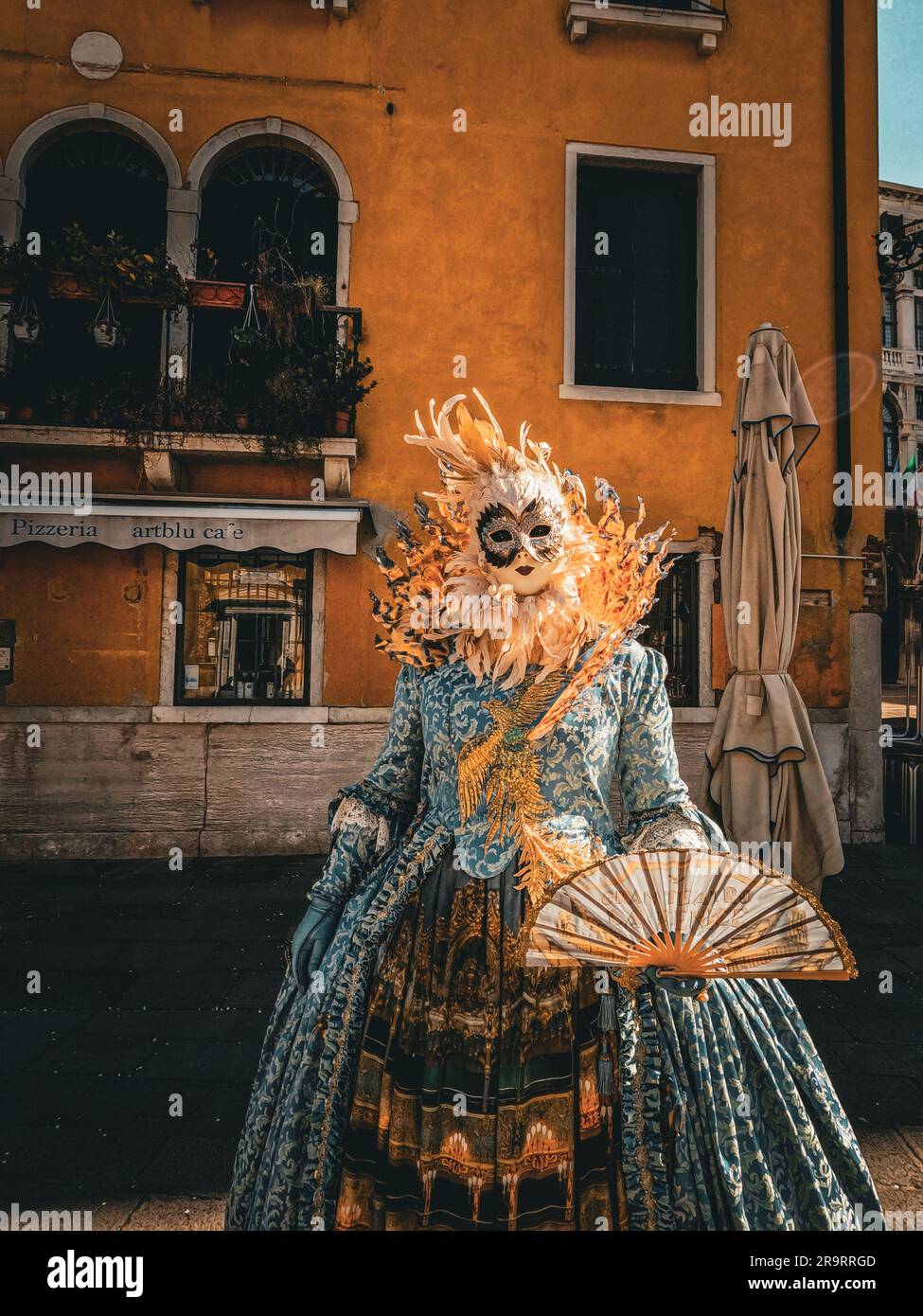 Carnival venice peacock costume hi-res stock photography and images - Alamy