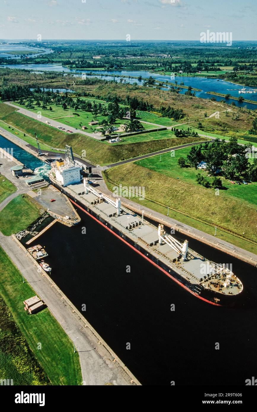 St lawrence seaway locks hi-res stock photography and images - Alamy