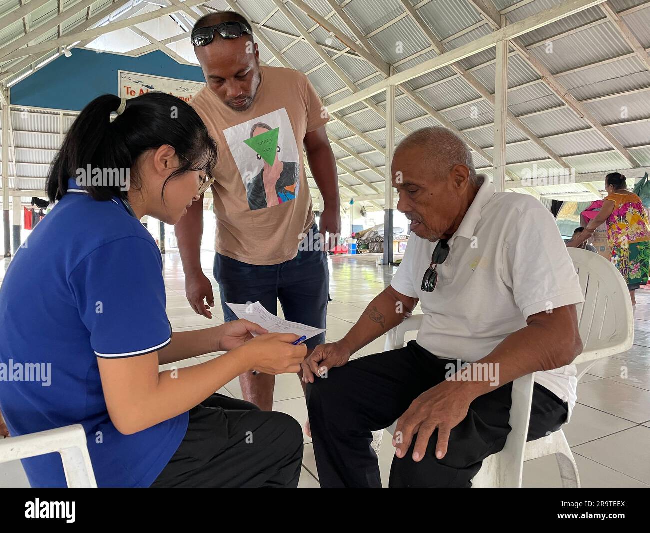 (230629) -- TARAWA, June 29, 2023 (Xinhua) -- A member of the second