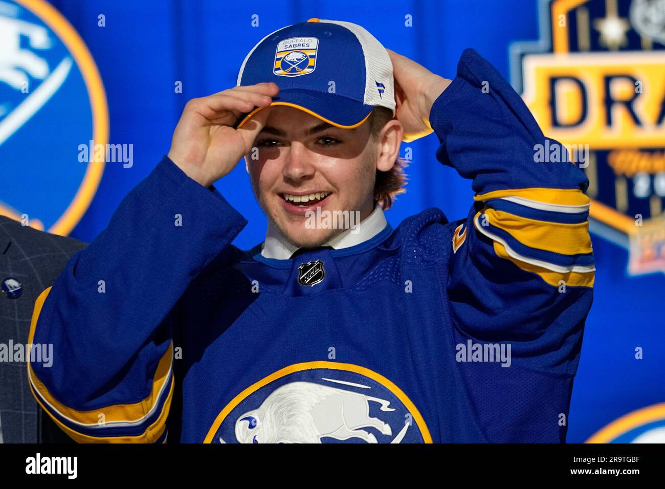 Zachary Benson #9 Buffalo Sabres 2023 NHL Draft Home Men Jersey - Blue -  Bluefink