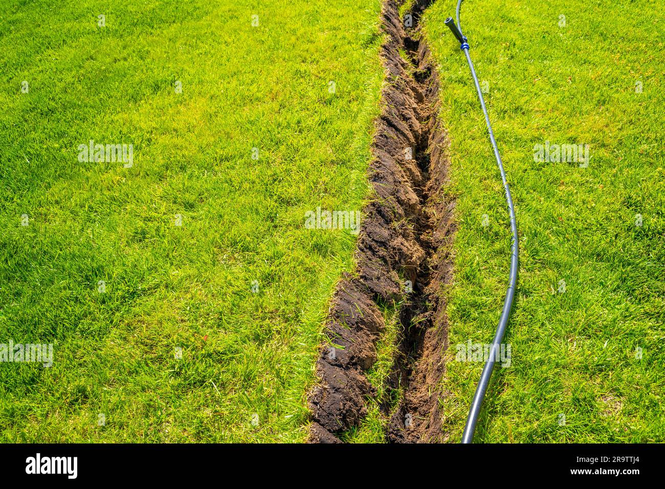 Selfinstallation of irrigation with a retractable sprinkler in the
