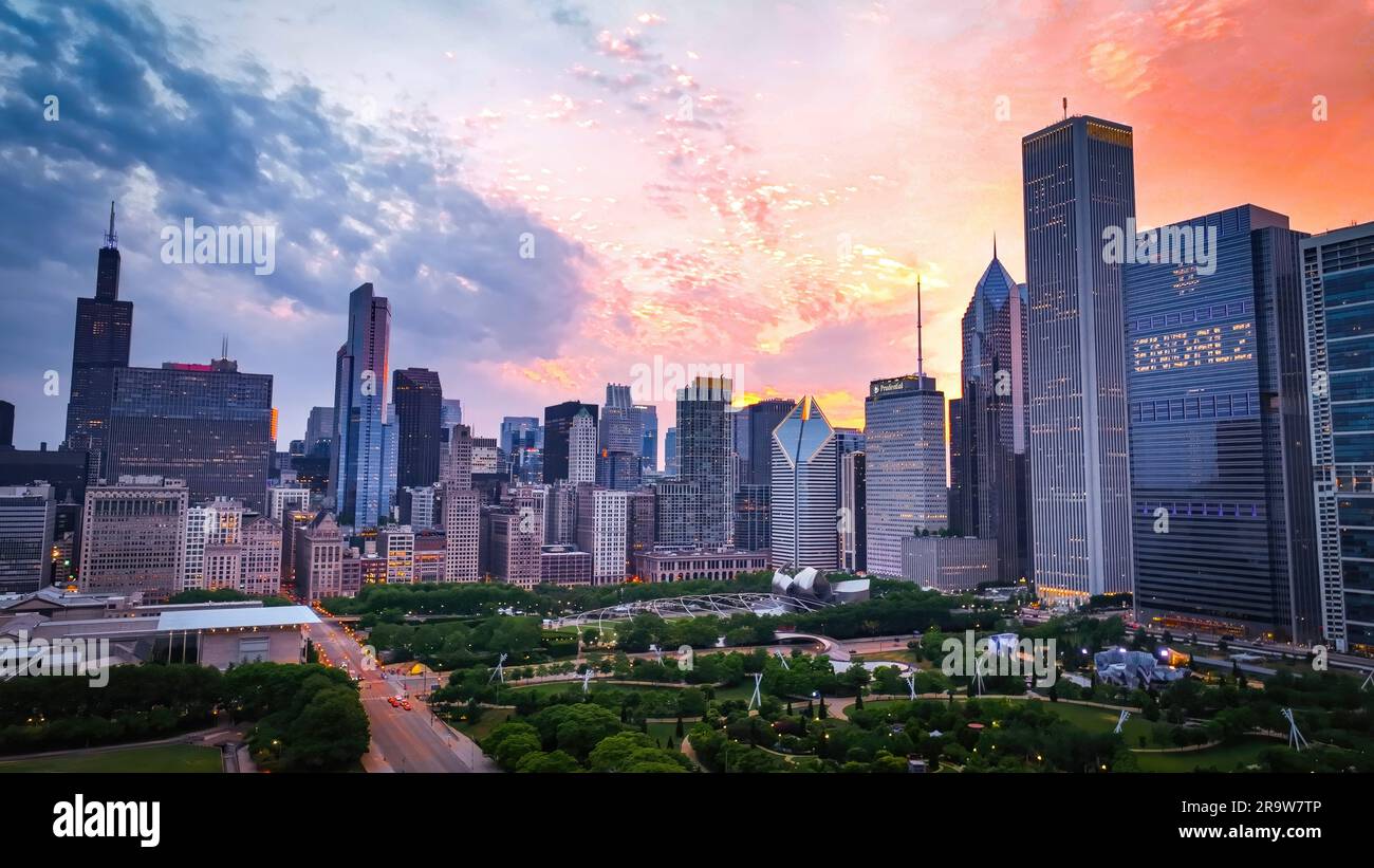 Chicago aerial night drone hi-res stock photography and images - Alamy