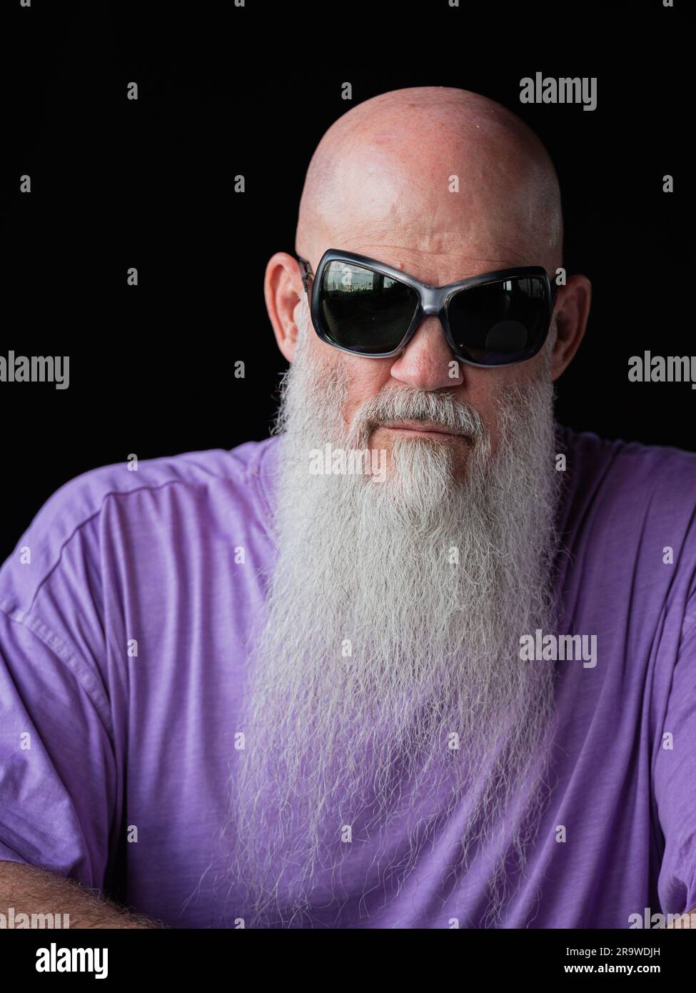 Old man grey beard glasses hi-res stock photography and images - Alamy