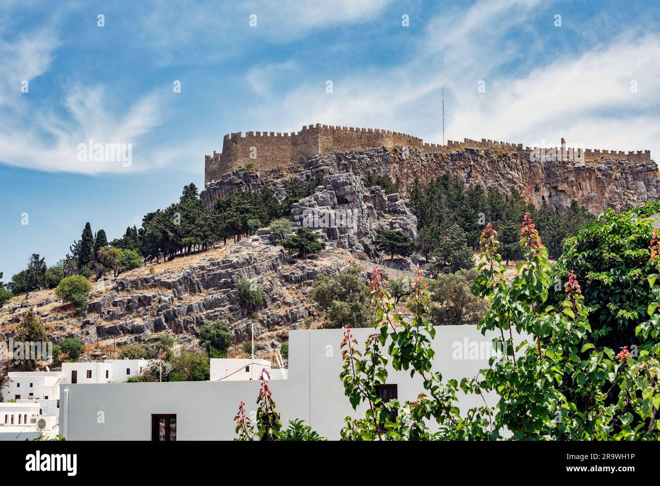 Die Festung mit der Akropolis über Lindos auf Rhodos Stock Photo - Alamy