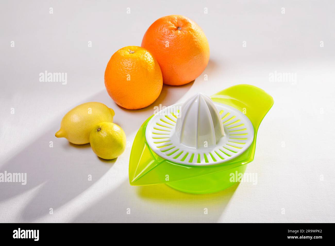 Lemon orange grapefruit lime hi-res stock photography and images - Alamy