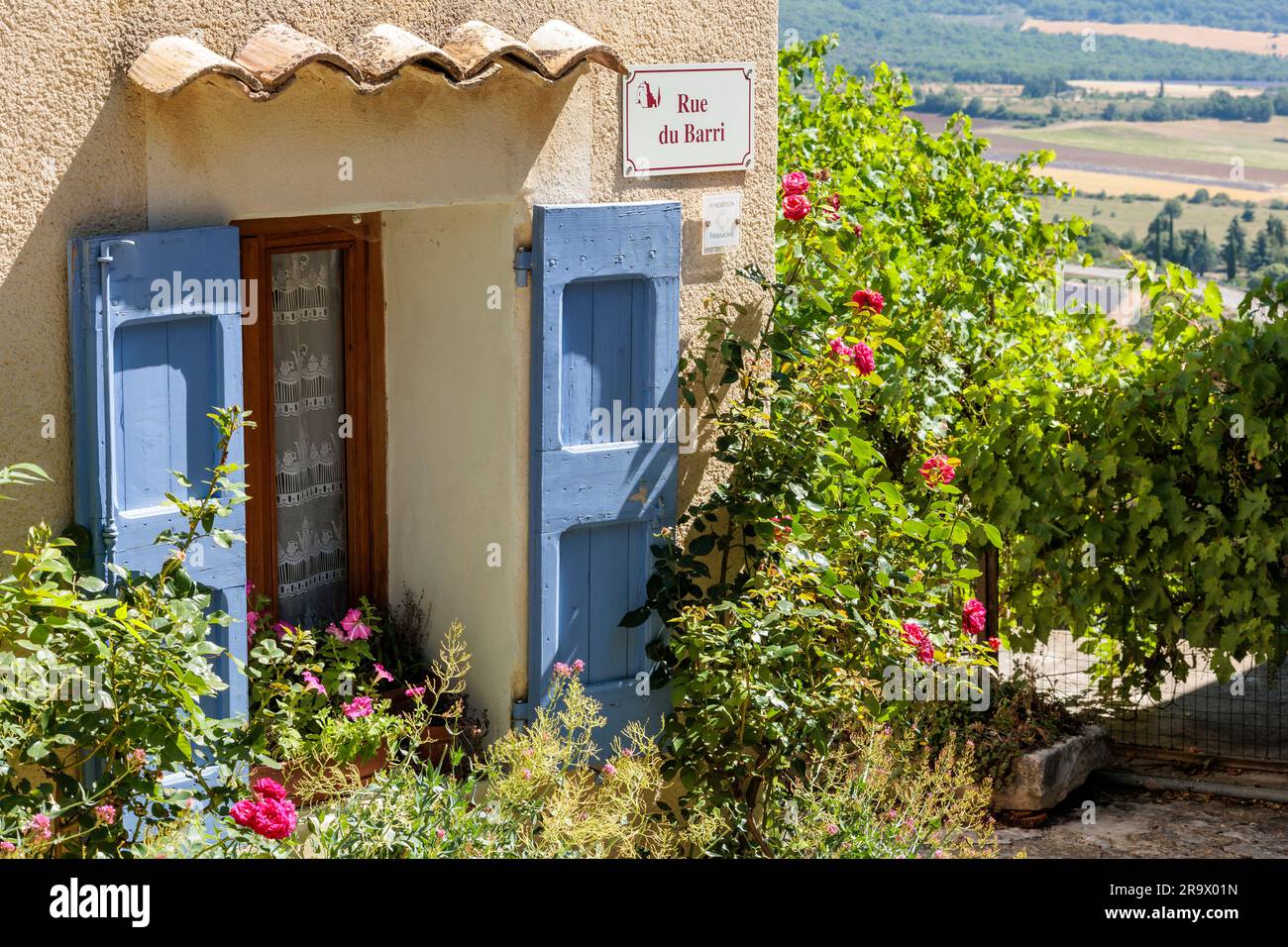 Pretty cottage with a view Medieval village Simiane-la-Rotonde Forcalquier Provence-Alpes-Cotes d'Azur France Stock Photo