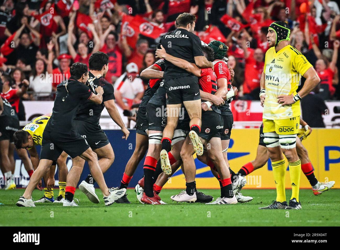 Team of Toulouse celebrate his victory during the French championship Top  14 rugby union Final match between Stade Toulousain (Toulouse) and Stade  Rochelais (La Rochelle) on June 17, 2023 at Stade de