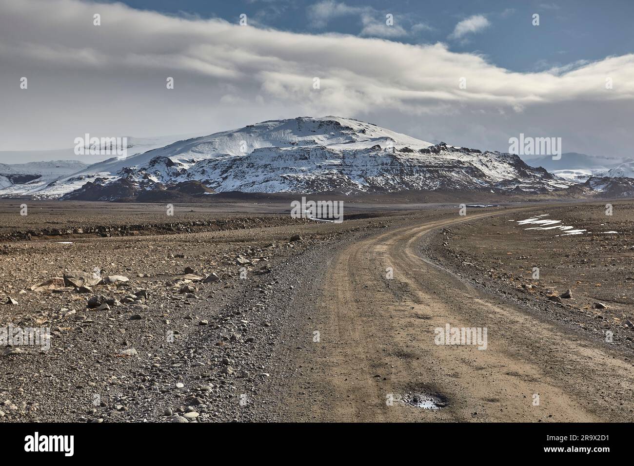 Route F550, the main road through the Kaldidalur Valley in the western