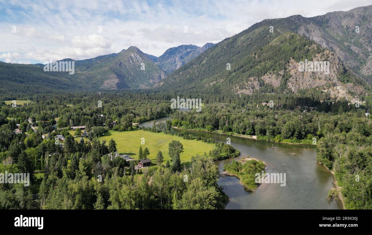 Wenatchee river lush trees hi-res stock photography and images - Alamy