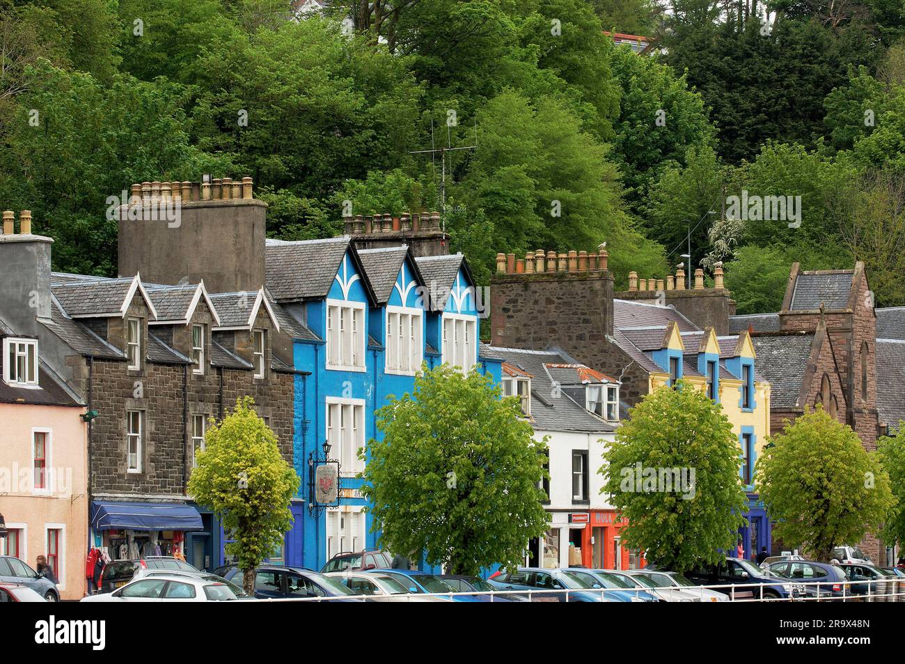 Houses on the harbour, fishing village of Tobermory, Isle of Mull